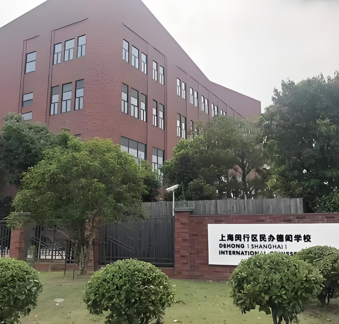 某高校暑期校园全面开荒保洁